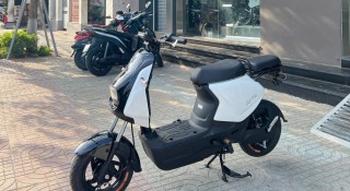 Soi chi tiết VinFast Amio: Xe máy điện tích hợp bàn đạp, liệu có phải lựa chọn tối ưu cho đô thị?